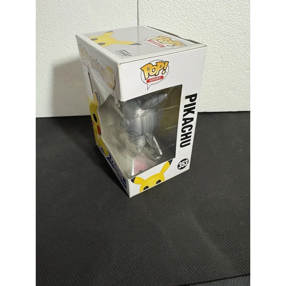 Funko Pop Pokémon Pikachu Silver 25th Anniversary #353